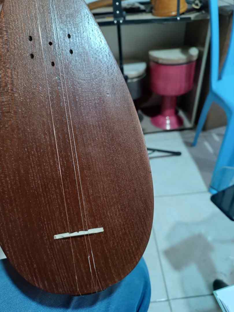 تصویر 2 — تنبور استاد اسدالله گهواره 