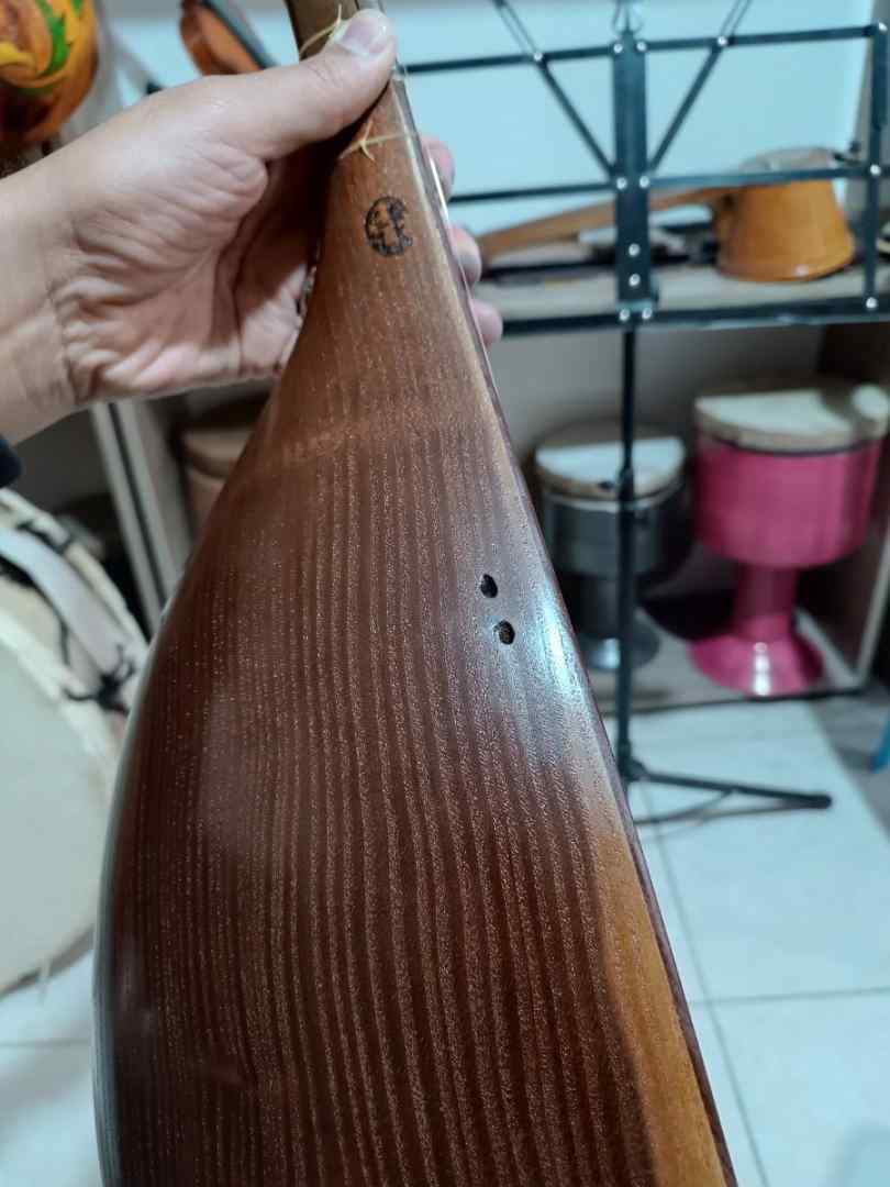 تصویر 3 — تنبور استاد اسدالله گهواره 